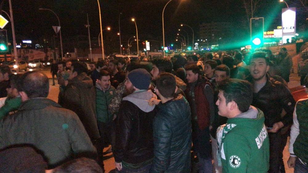 Bursaspor taraftarından yönetime protesto