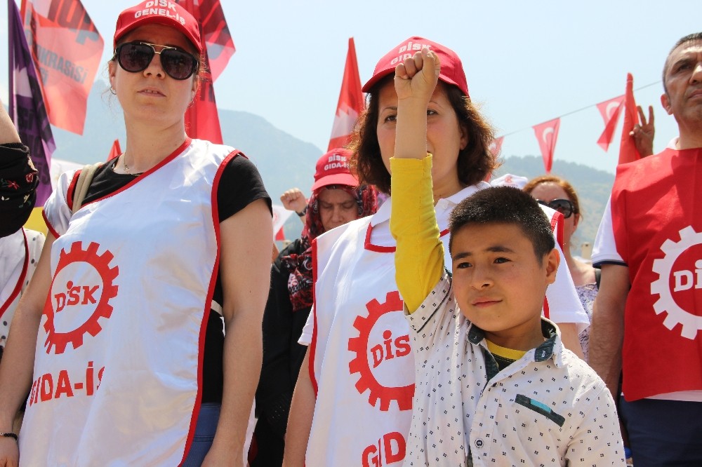 1 Mayıs’ta türkülü halaylı kutlama