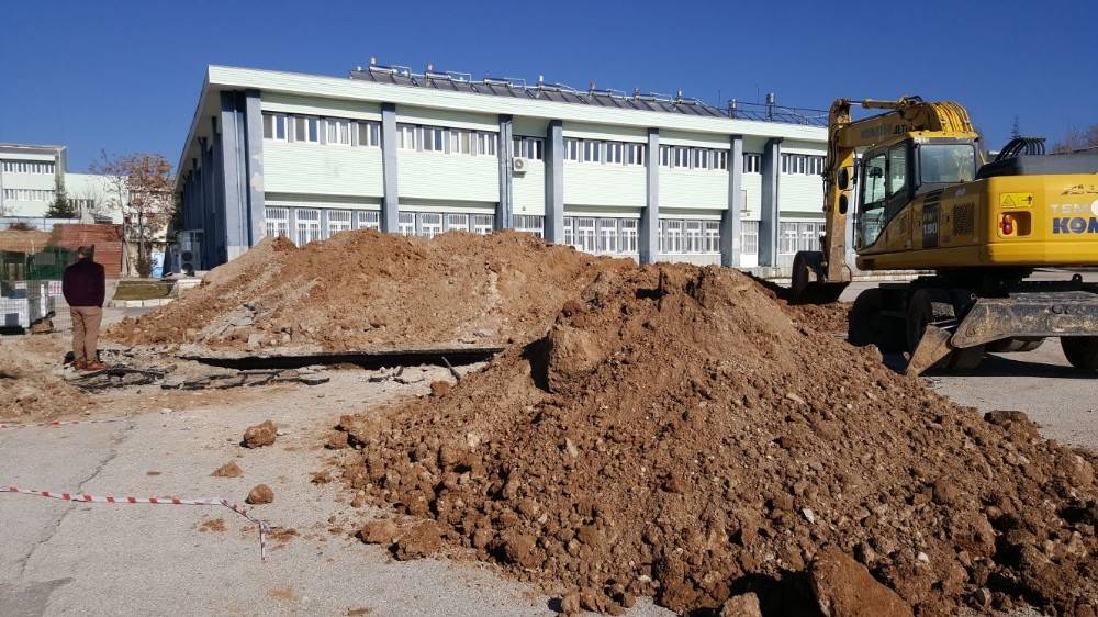 SDÜ kampüsünde göçük: 1 işçi hayatını kaybetti