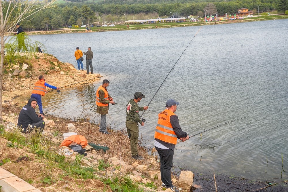 Turna Balığı Yakalama Yarışması’nda 152 balık avı sporcusu kıyasıya yarıştı