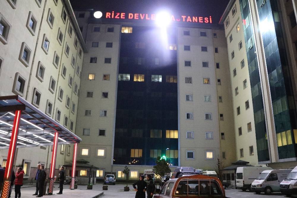 Rize’de 2018’in ilk dakikalarında çocuk acilinde çıkan yangın paniğe neden oldu