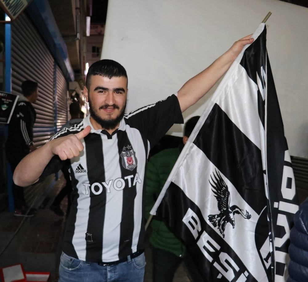 Beşiktaş Çarşı Van Derneği’nin derbi sevinci