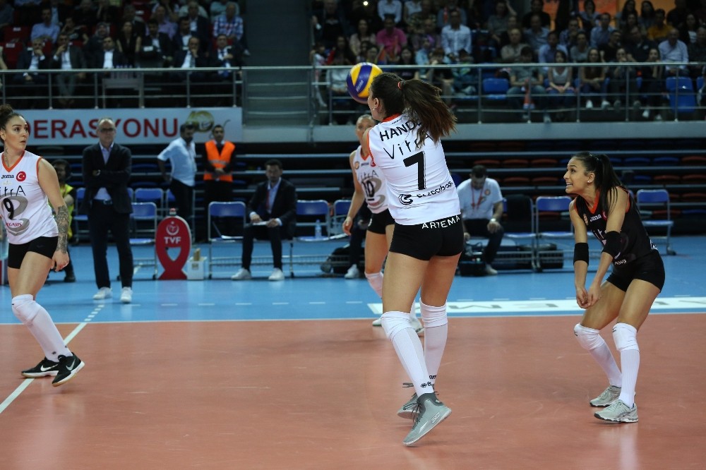 Vestel Venüs Sultanlar Ligi: Eczacıbaşı VitrA: 0 - Vakıfbank: 3