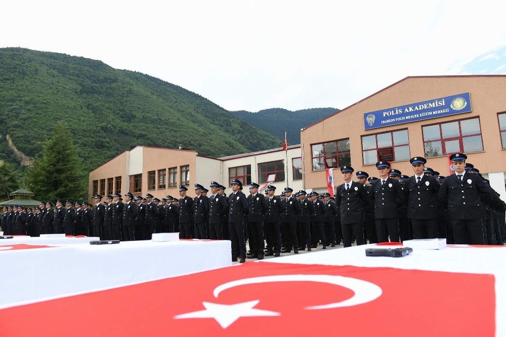 Trabzon Polis Meslek Eğitim Merkezi yeni mezunlarını verdi