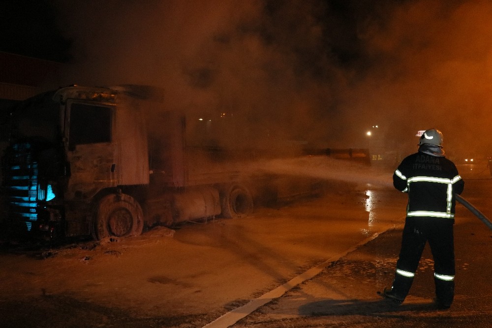 Yanan TIR’dan canını son anda kurtardı