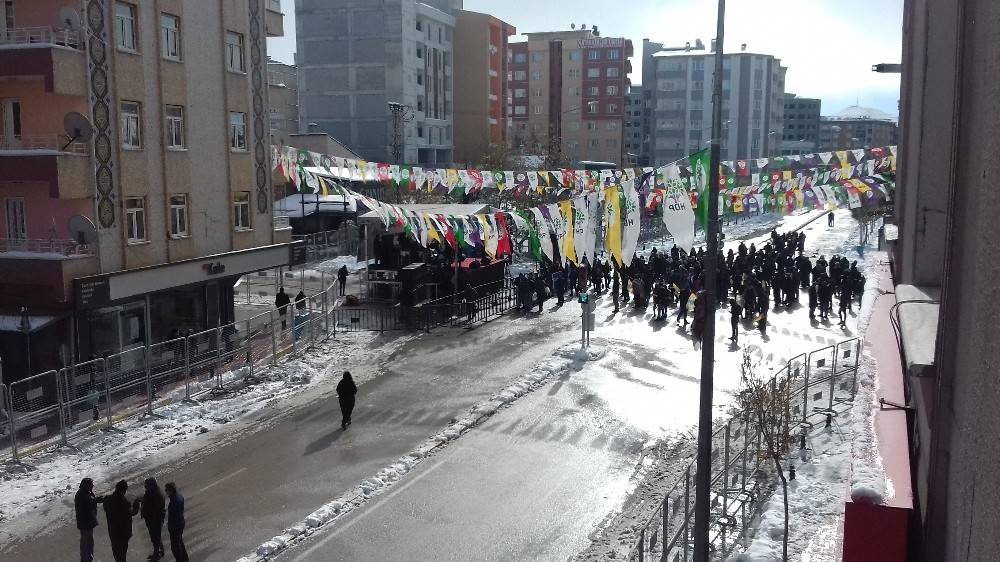 HDP mitinginde meydan boş kaldı