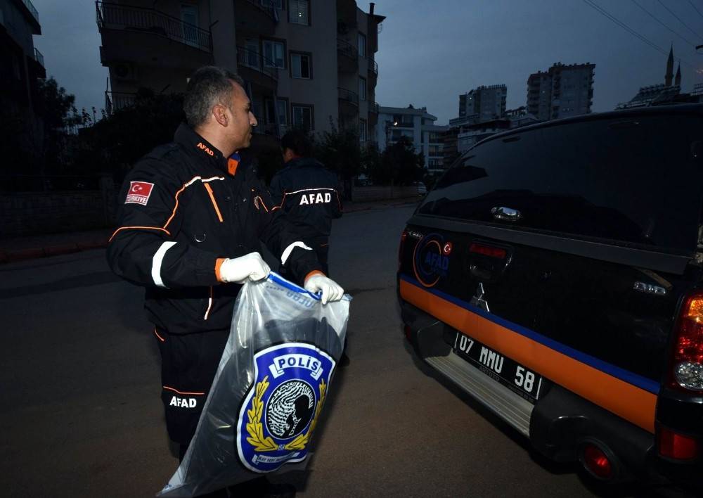 Siyanür alarmına neden olan toz, polis merkezine götürüldü