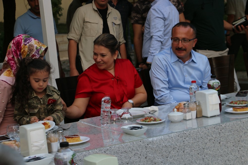 15 Temmuz şehitleri anısına yemek verildi