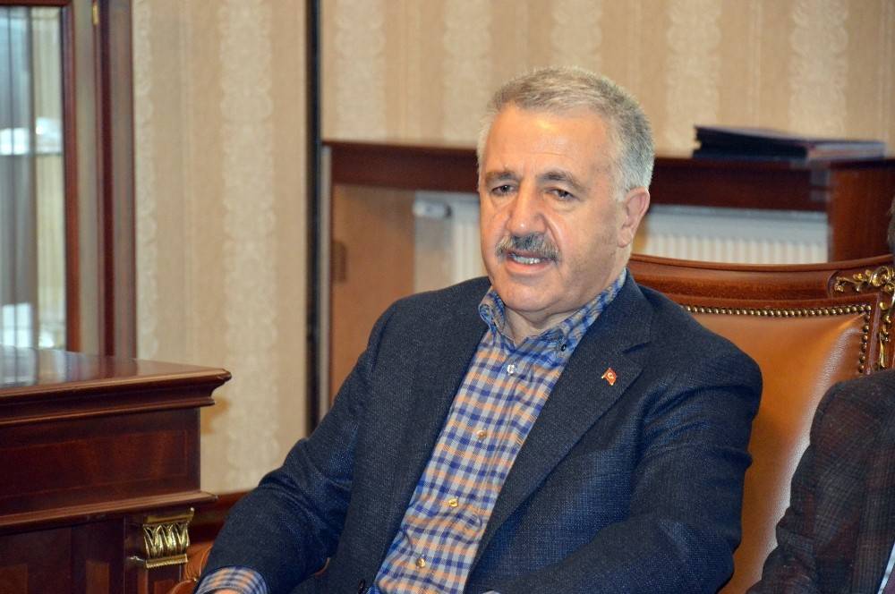 Bakan Arslan: “Terörle birlikte hareket edenlerin sonu bataklıktır”