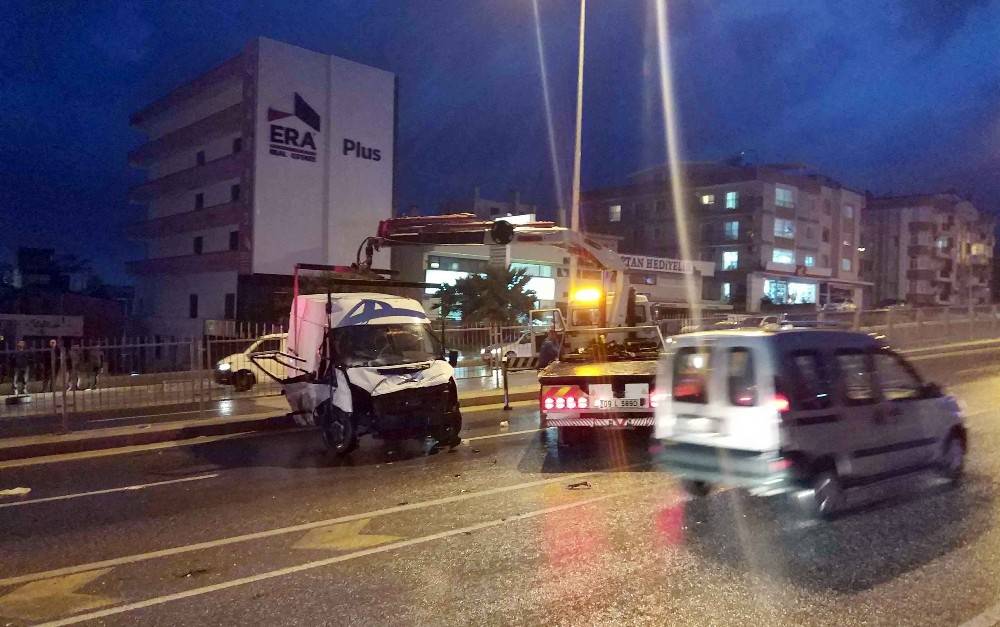 Kuşadası’nda minibüs takla attı: 3 yaralı