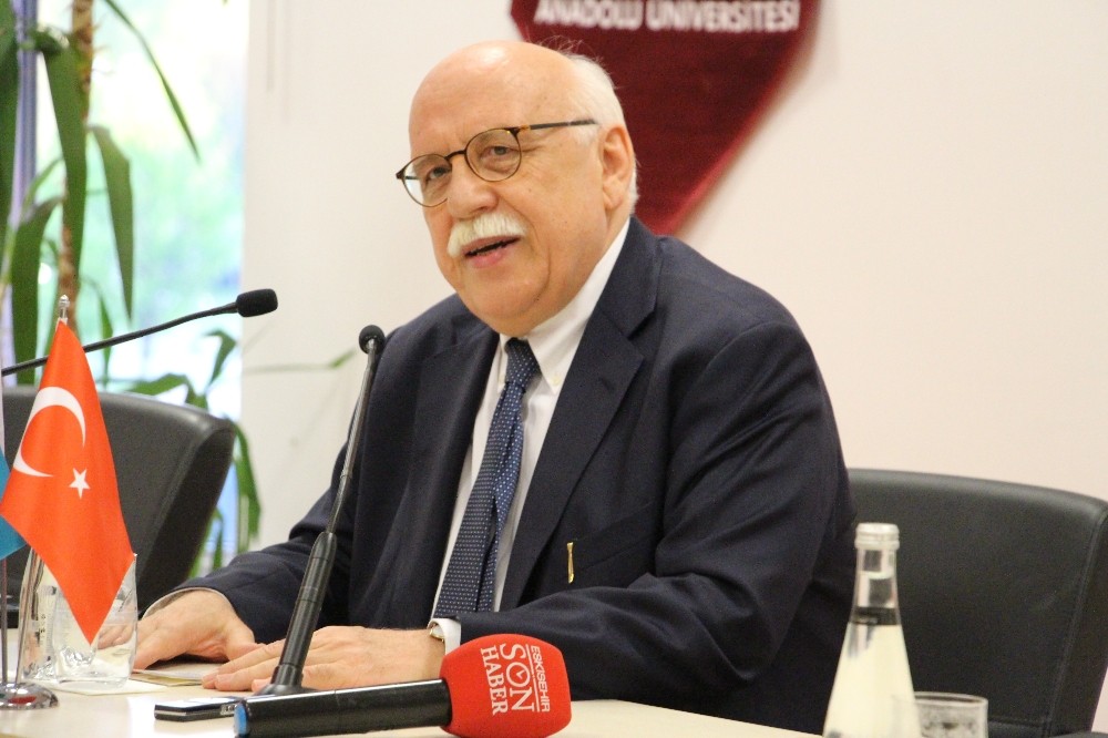 Nabi Avcı, Anadolu Üniversitesinde konferansa katıldı