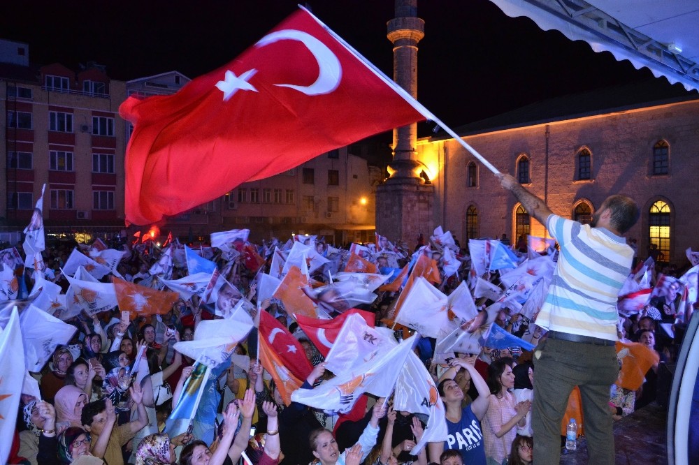 Ordu’da AK Parti’lilerin zafer coşkusu