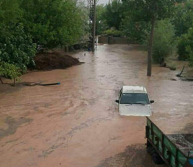 Besni’nin iki köyünü su bastı