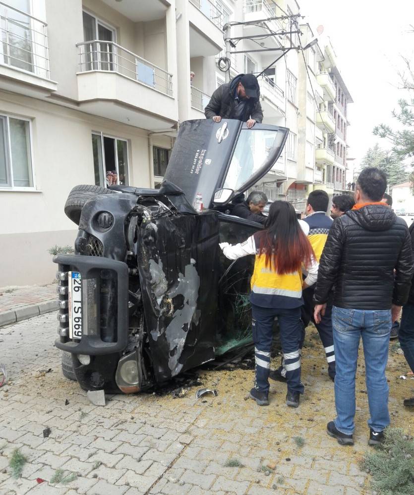 Ters yöne giren otomobil takla attı: 1 yaralı