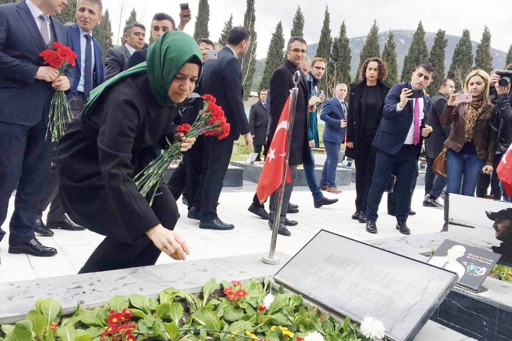 Bakanlar Soma Maden Şehitliğinde