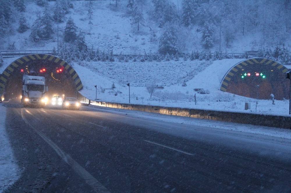 Bolu Dağı’nda yoğun kar yağışı başladı