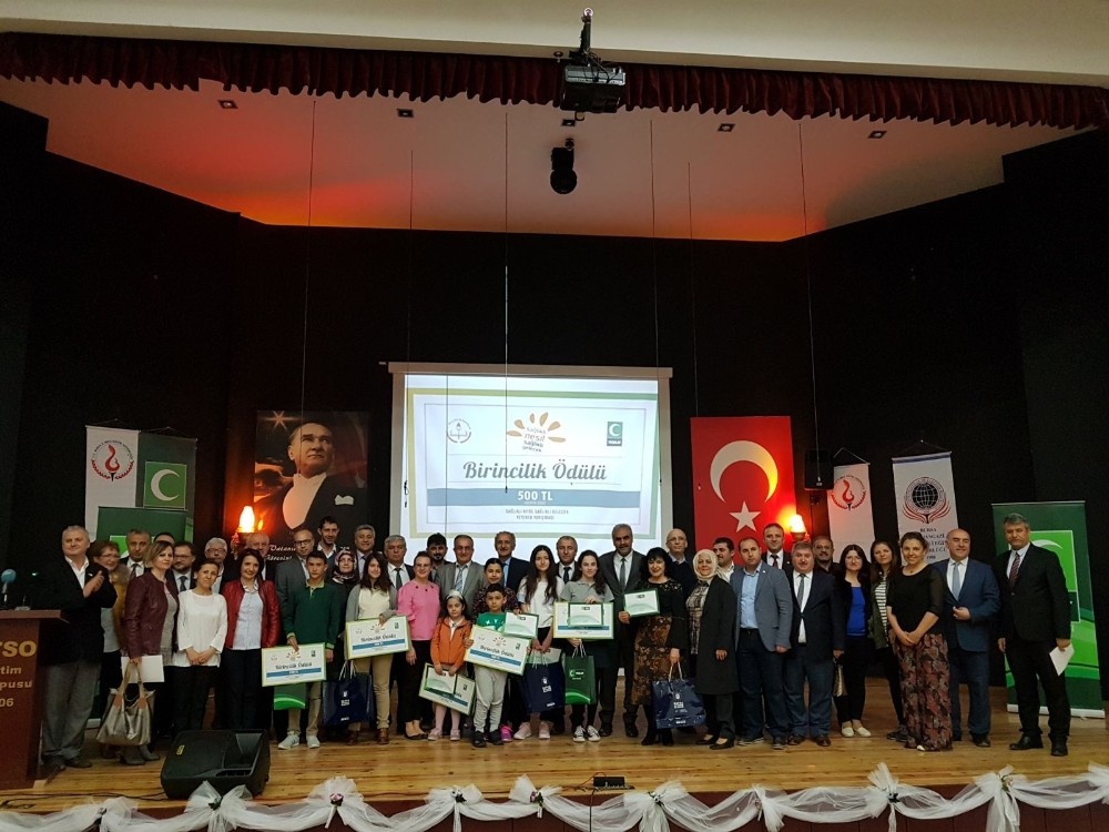 ’Sağlıklı Nesil, Sağlıklı Gelecek’ yarışmasında birinci olan öğrenciler ödüllendirildi