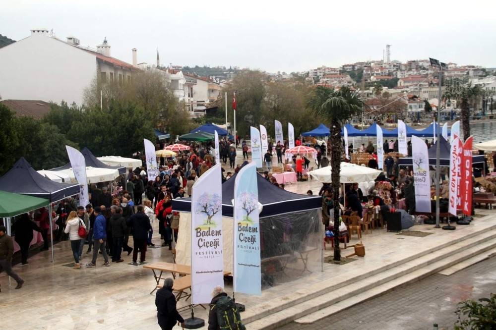 Datça, Badem Çiçeği Festivaliyle renklendi