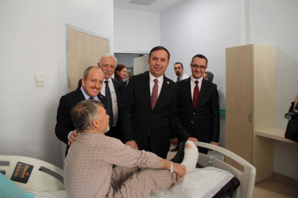 AK Parti’den hastane ziyareti