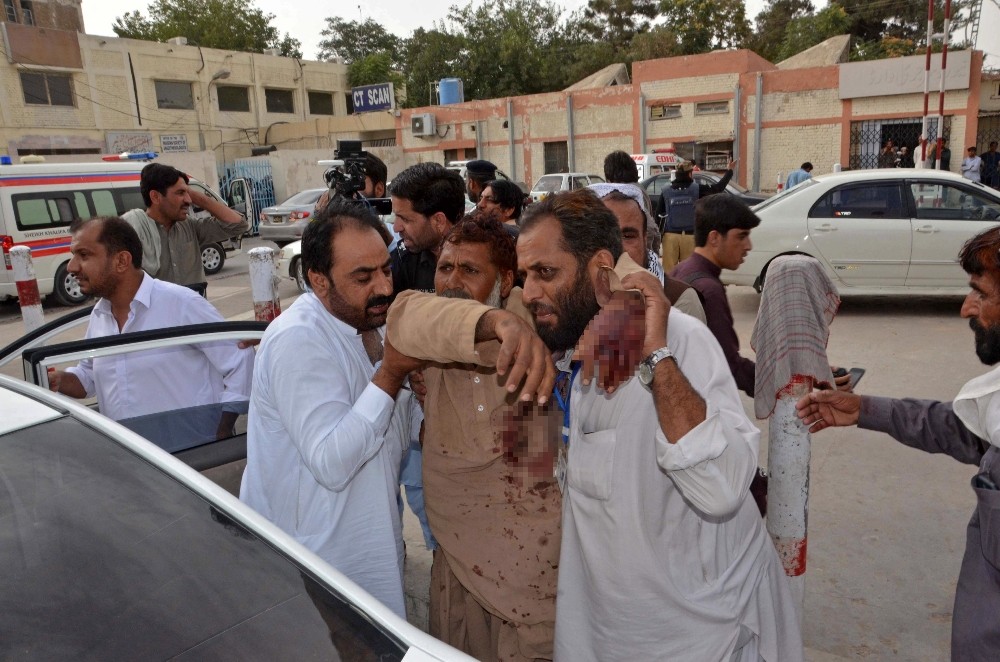 Pakistan’da seçim mitinglerine saldırı: En az 80 ölü