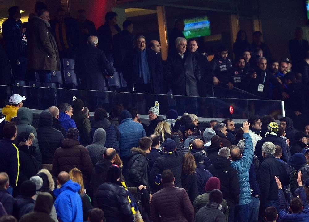 Kadıköy’de ‘Ali Koç başkan, Fenerbahçe şampiyon’ sesleri