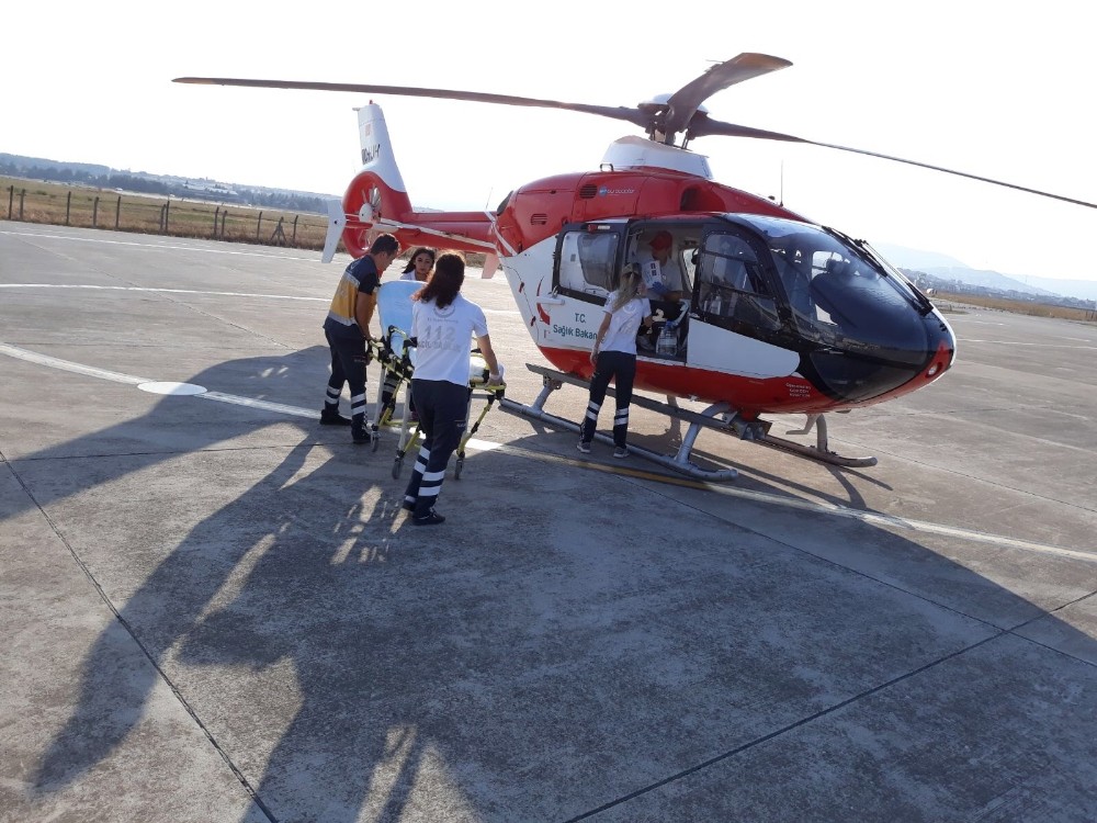 Ambulans helikopter hızır gibi yetişiyor