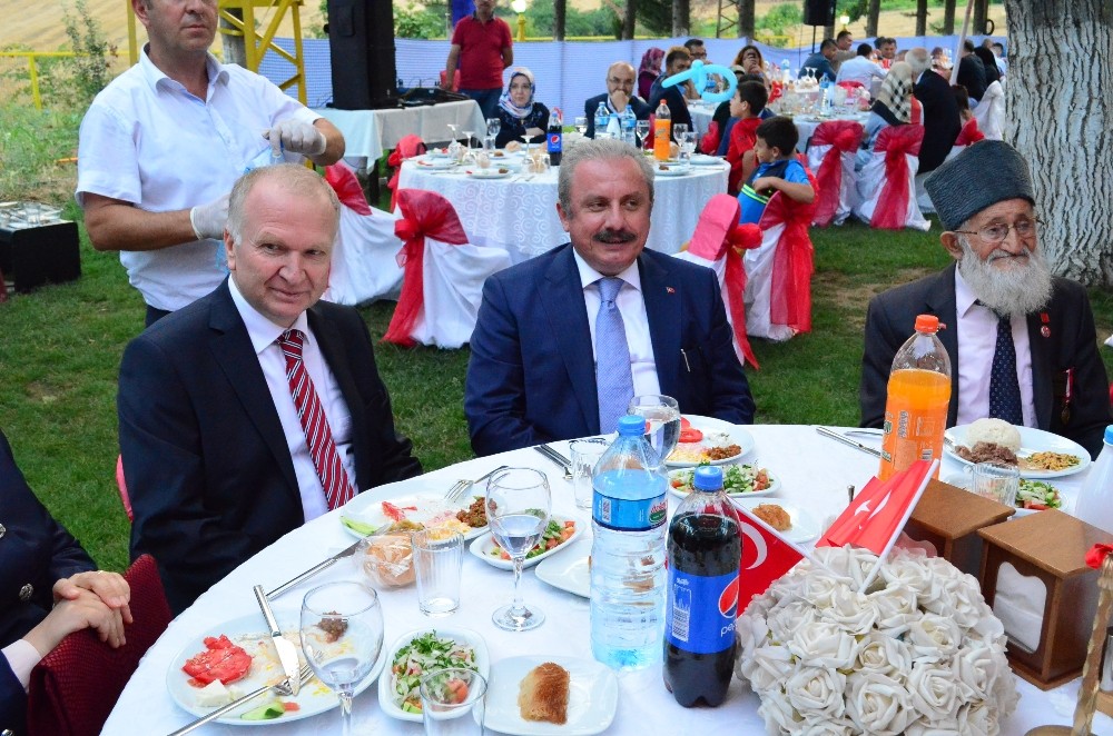 15 Temmuz nedeniyle şehit yakınları, gazi ve aileleri bir araya geldi