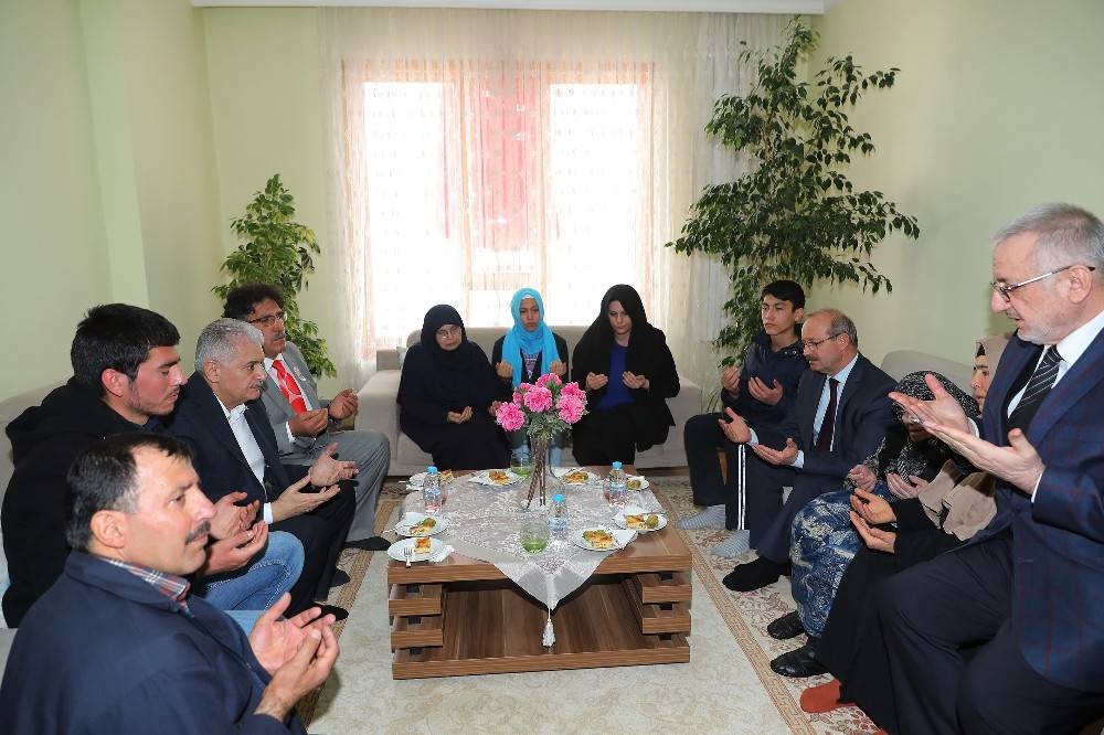 Başbakan Yıldırım’dan Konyalı şehidin ailesine taziye ziyareti