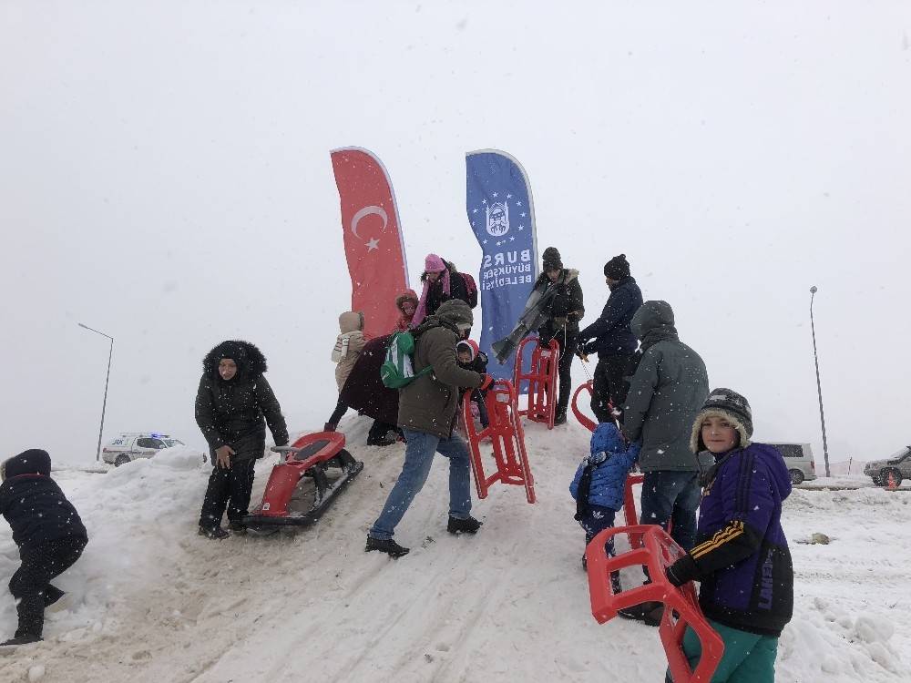 Uludağ’da ‘kış şenliği’ coşkusu