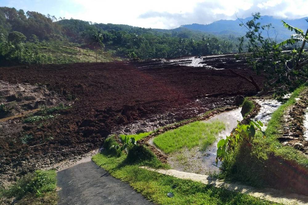 Endonezya’da toprak kayması: 5 ölü