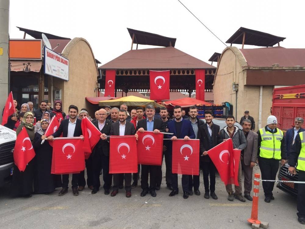 Milletvekili Açıkgöz Ürgüp’te vatandaşlara Türk bayrağı dağıttı