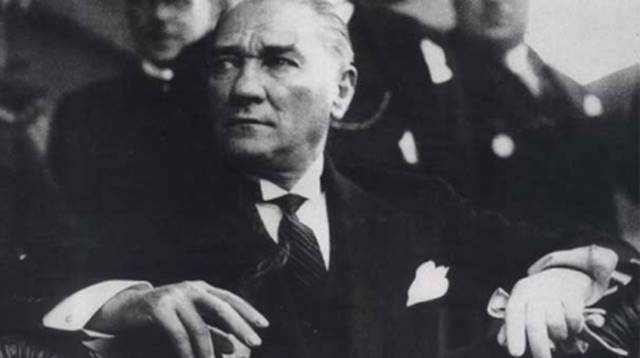 Atatürk Cumhuriyetin İlanı