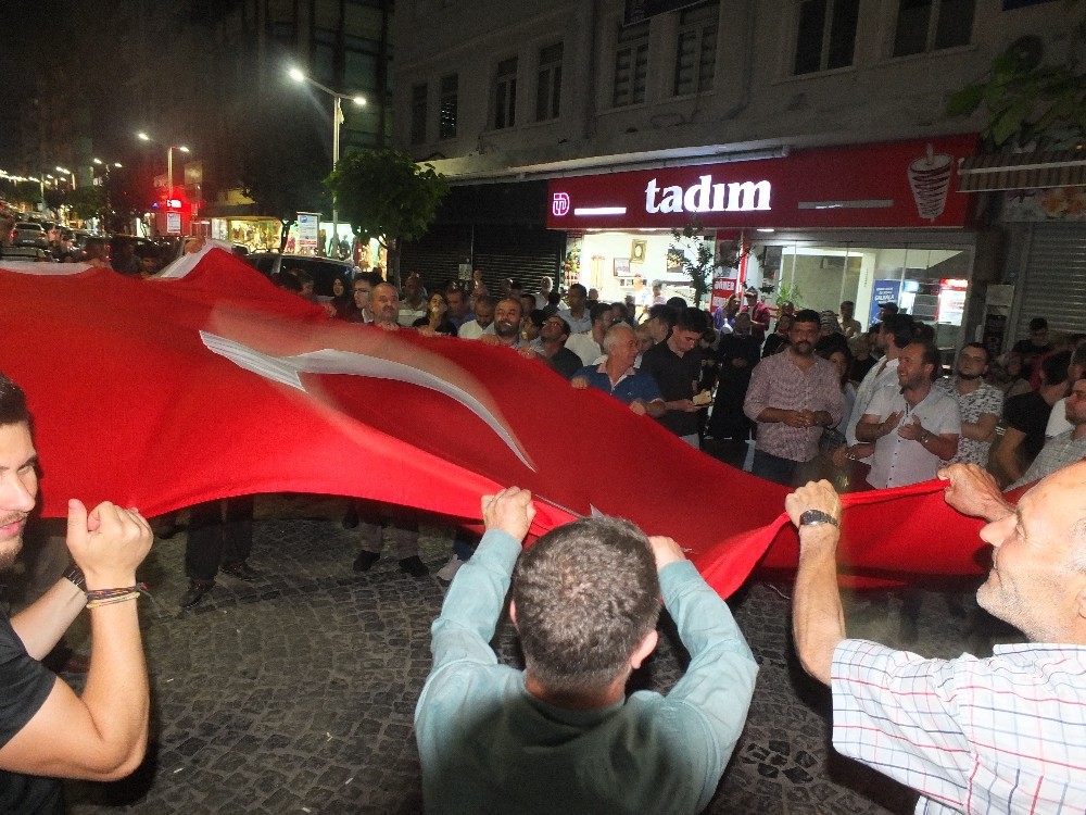 Bandırma’da seçim kutlaması