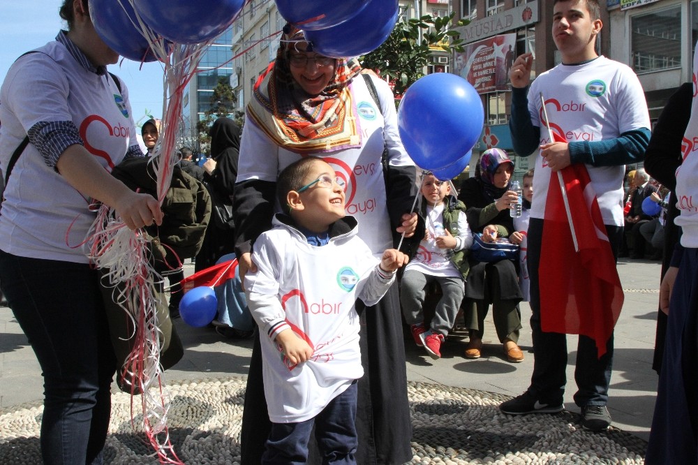 Rize’de otizmli çocuklar için yürüyüş düzenlendi
