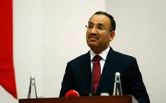 Bekir Bozdağ'dan taşeron açıklaması: 'Yasa çıkmadan ara verilmeyecek'