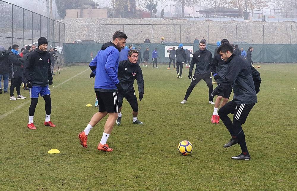 Levent Açıkgöz  Fenerbahçe, Kardemir Karabükspor maçı için;″Fenerbahçe maçında yüreğini ortaya koyacak arkadaşlar lazım”