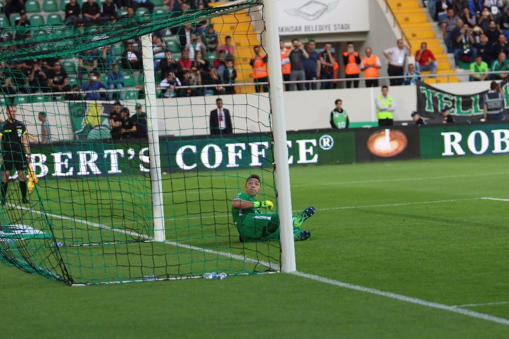 Akhisarspor, penaltı kaçırdı