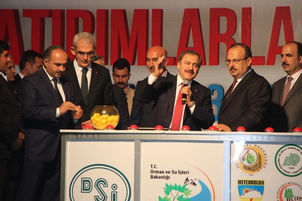 Bakan Eroğlu açılış ve temel atma törenine katıldı, Konyalılarla sahur yaptı