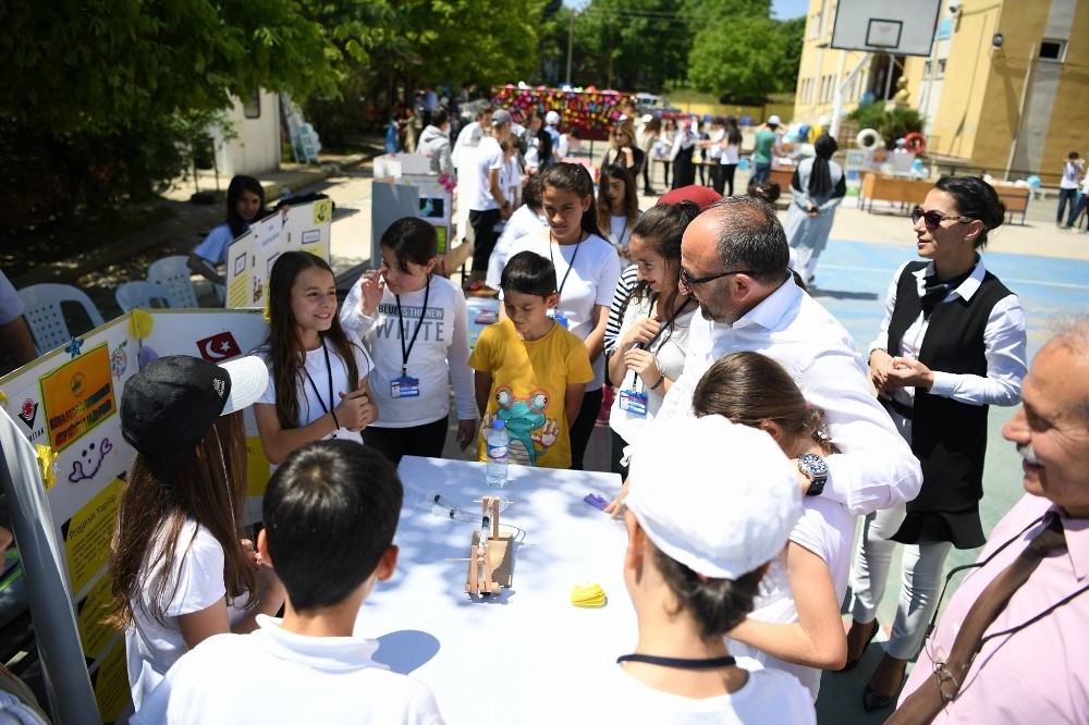 Başkan Üzülmez bilim şenliğine katıldı