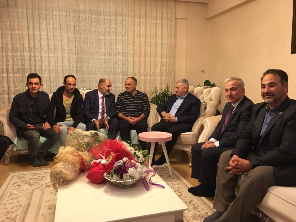 Başbakan Yıldırım, bıçaklanan belediye başkanını ziyaret etti