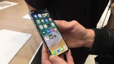 Dünya iPhone X'e hücum etti