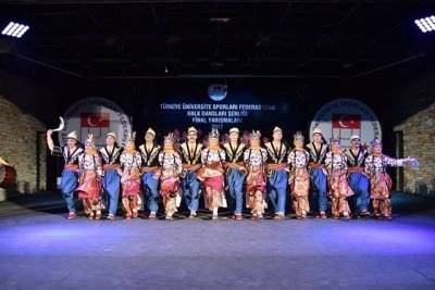 Düzce Üniversitesi Halk Oyunları Topluluğu başarılarıyla ses getiriyor