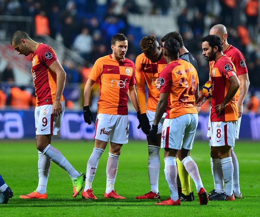 Galatasaray’da yine deplasman yine puan kaybı