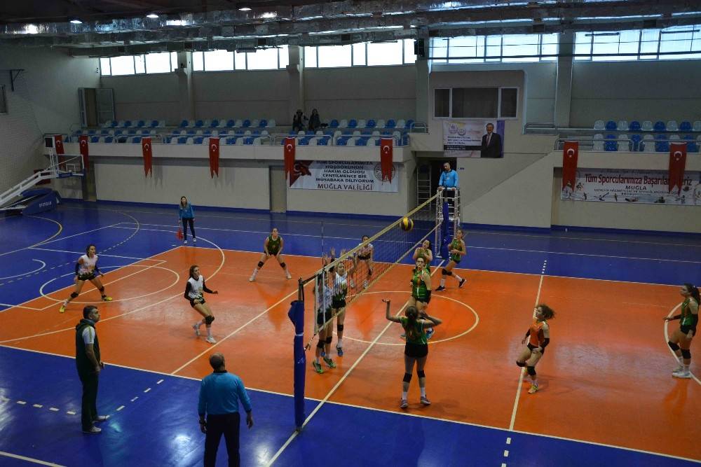 Okul sporları voleybol grup elemeleri Ortaca ve Dalaman’da yapıldı