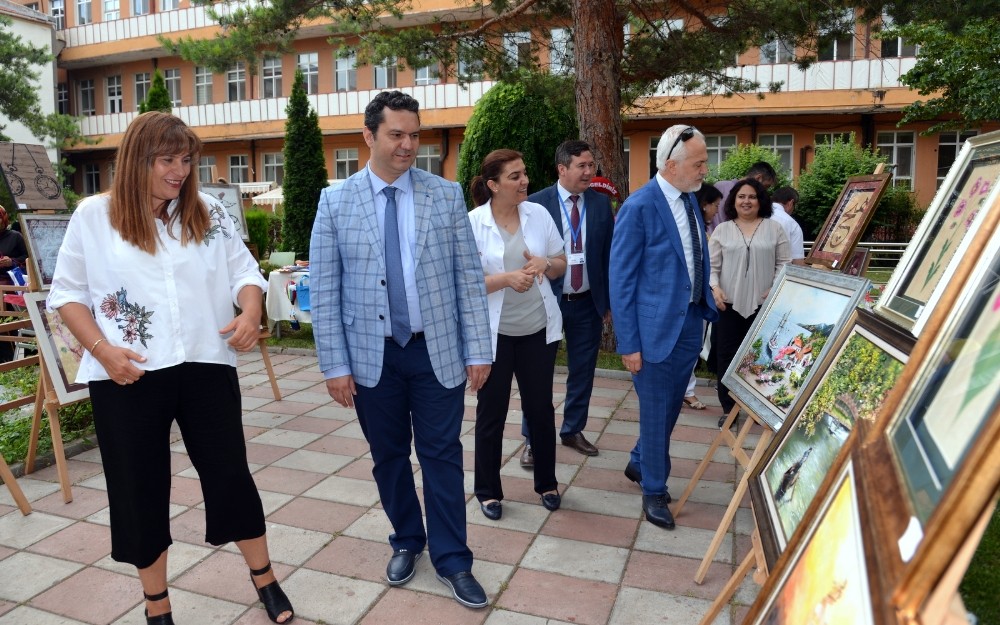 Psikiyatri hastalarının el emekleri görücüye çıktı