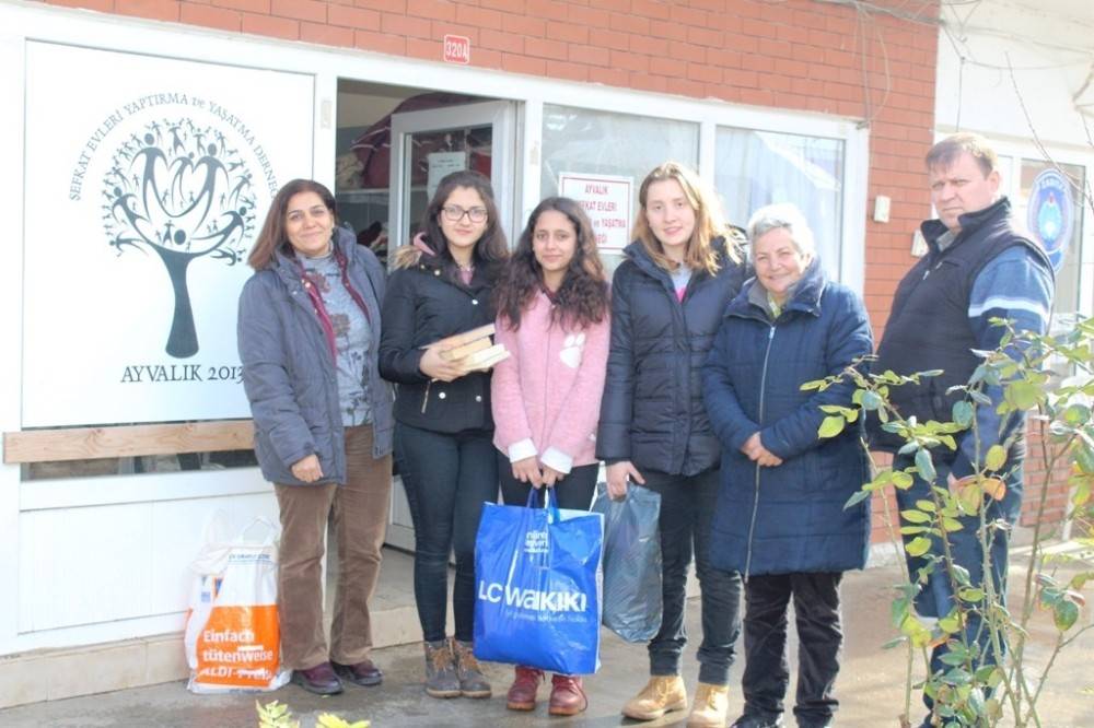 Zübeyde Hanımlı izcilerden şefkatli ellere anlamlı destek