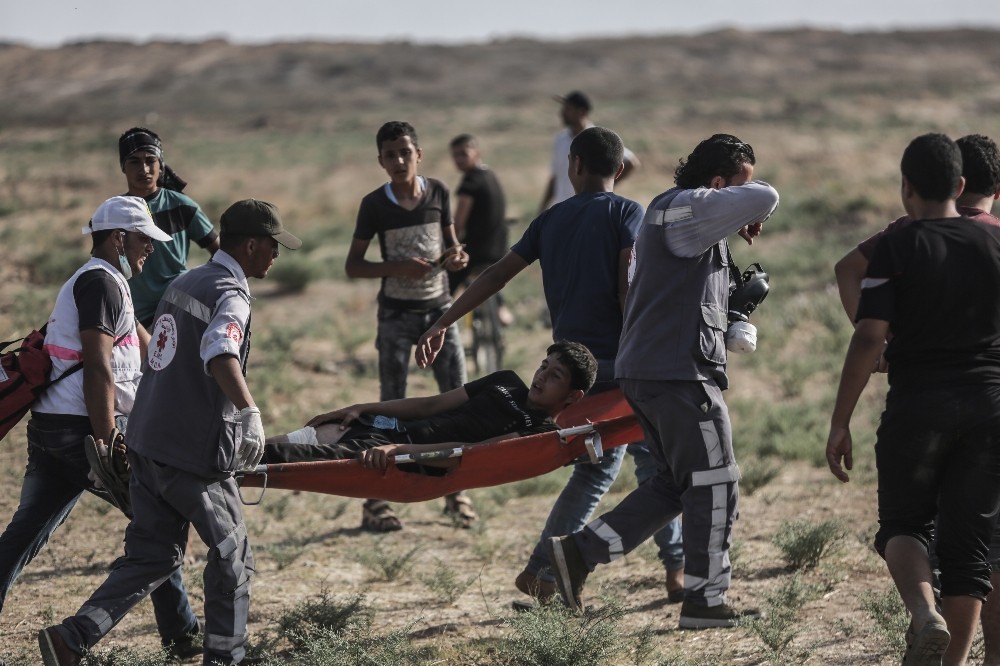 Gazze’deki gösterilerde İsrail askerleri yine saldırdı: 1 ölü, 220 yaralı