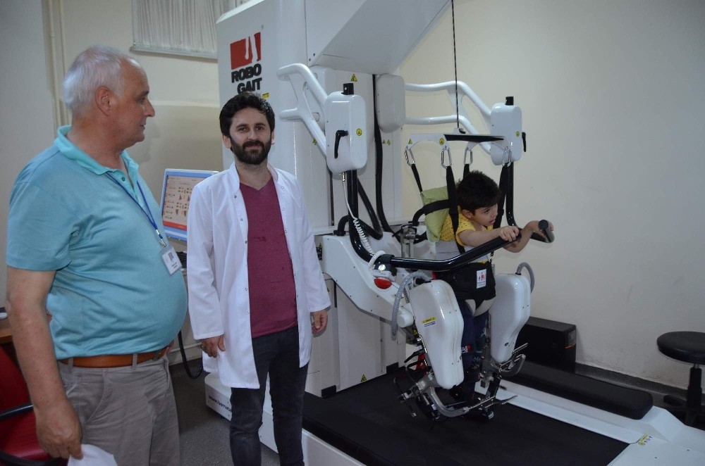 Robot tedavisi felçli hastaların umudu oldu