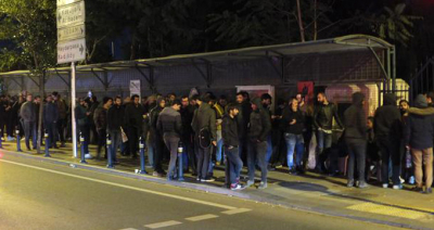 Görüntüler Gece Çekildi! Askerlik Şubesi Önünde Bedelli Kuyruğu