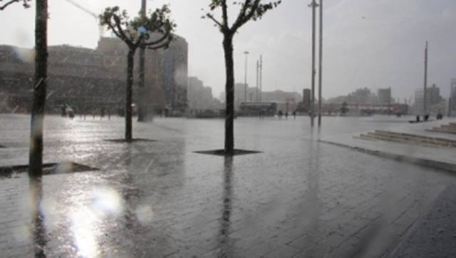 İstanbul'da Yağmur; Taksim'de Etkisini Göstermeye Başladı